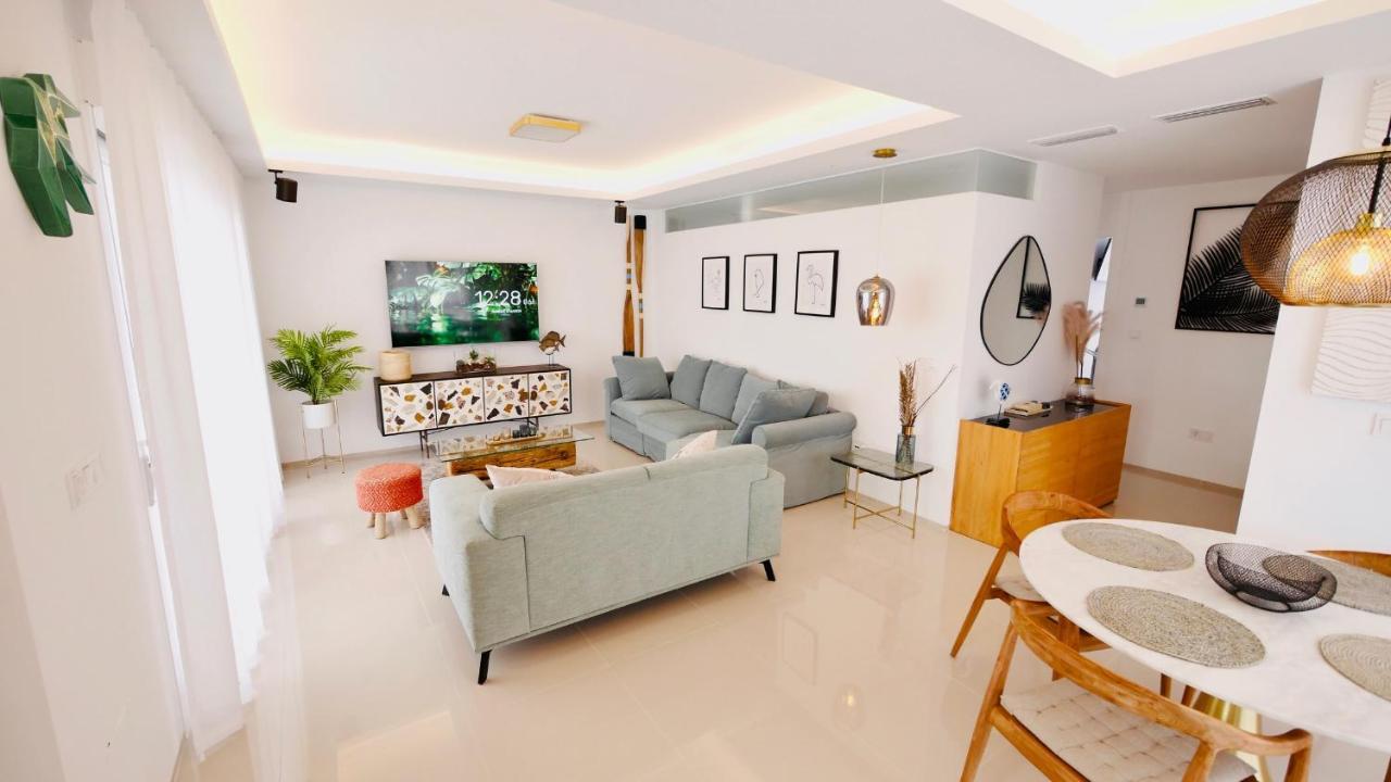 Fortuna Penthouse With Roof Terrace, Ac And Pool 罗雅勒斯 外观 照片
