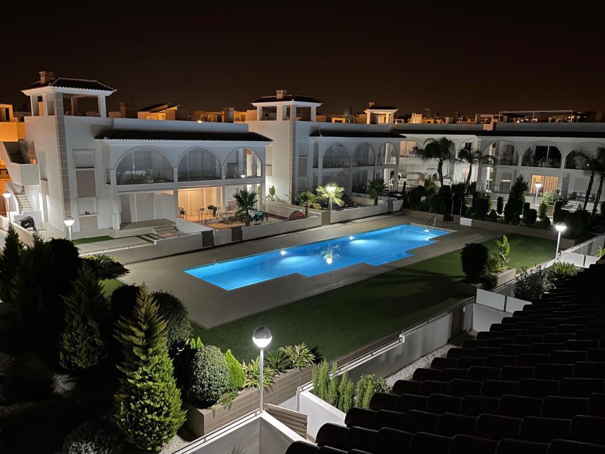 Fortuna Penthouse With Roof Terrace, Ac And Pool 罗雅勒斯 外观 照片