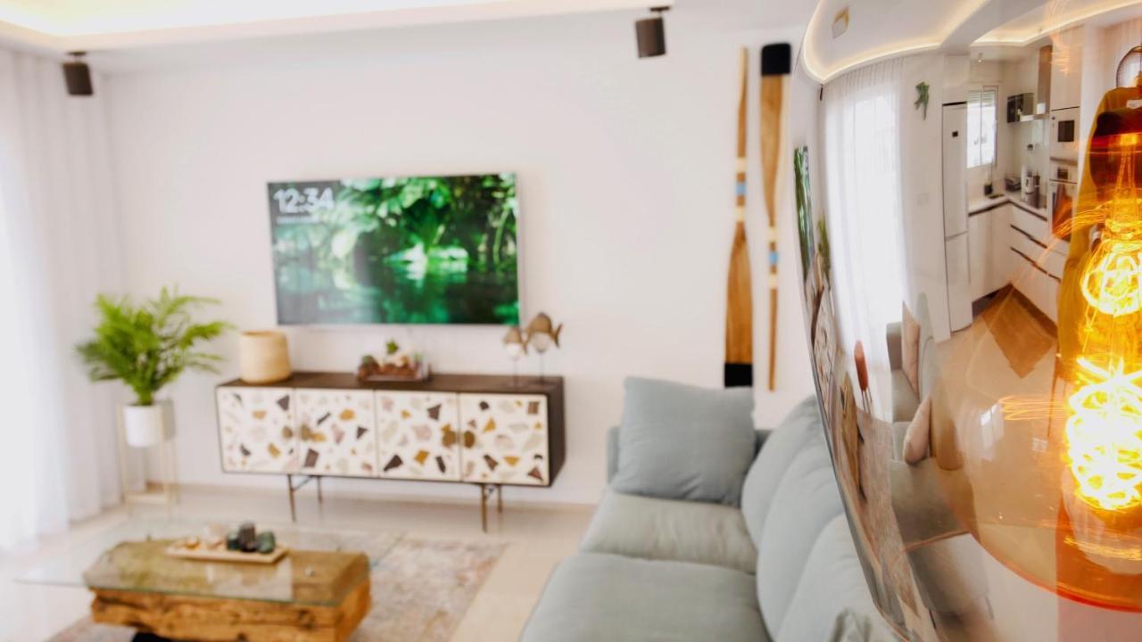 Fortuna Penthouse With Roof Terrace, Ac And Pool 罗雅勒斯 外观 照片